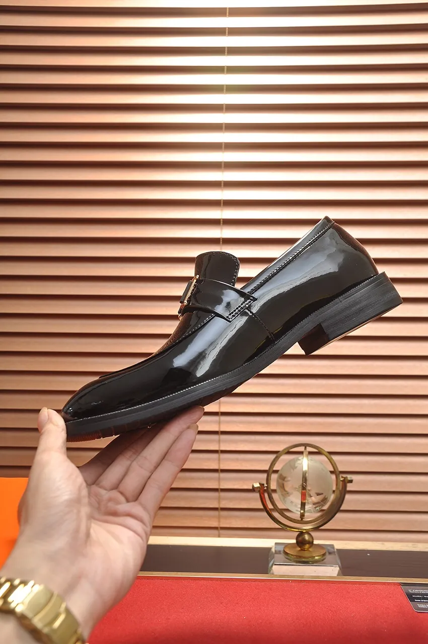 Men's shoes💰460💶[HERMES] (sheepskin lining)🍀Italian top luxury🍀He does not pursue novel styles and gorgeous colors, but attracts the favor of successful men with his flawless, elegant and classic style! This very, very comfortable, simple and stable style makes it easy to match any style! The pattern is absolutely 1:1 refined from the original case, and we strive for excellence in materials, imported cowhide + sheepskin lining💪💪💪extraordinary texture👍! .Black Brown Size: 38-45 (45 customized)